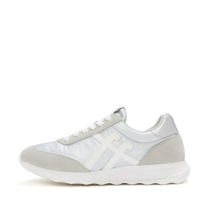 รองเท้าผ้าใบ ผู้หญิง รุ่น RETRO-Q FF METALLIC-FABRIC/SUEDE SNEAKERS