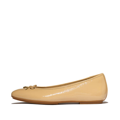 รองเท้าทรงบัลเล่ต์ ผู้หญิง รุ่น DELICATO BOW TEXTURED PATENT-LEATHER BALLET FLATS