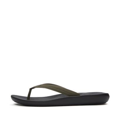 IQUSHION ERGONOMIC MENS TEXTURED FLIP-FLOPS