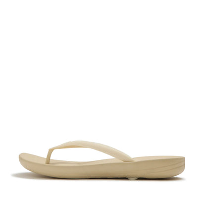 รองเท้าแตะ ผู้หญิง รุ่น FITFLOP X PANTONE IQUSHION SOLID