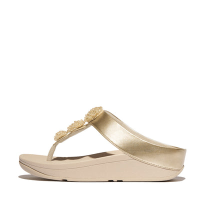 รองเท้าแตะแบบหูหนีบ ผู้หญิง รุ่น FINO BEADIE-BUTTON METALLIC TOE-POST SANDALS